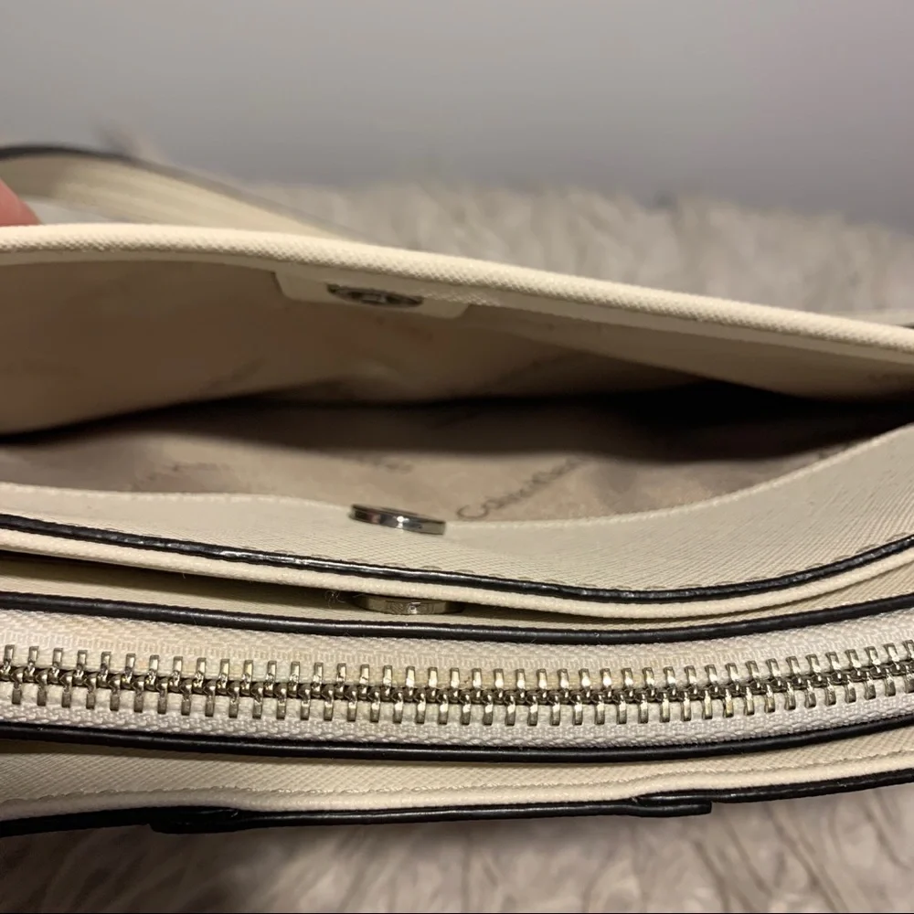 [GIFTED] Flower Calvin Klein Shoulder Bag 💐 - Picture 7 of 12